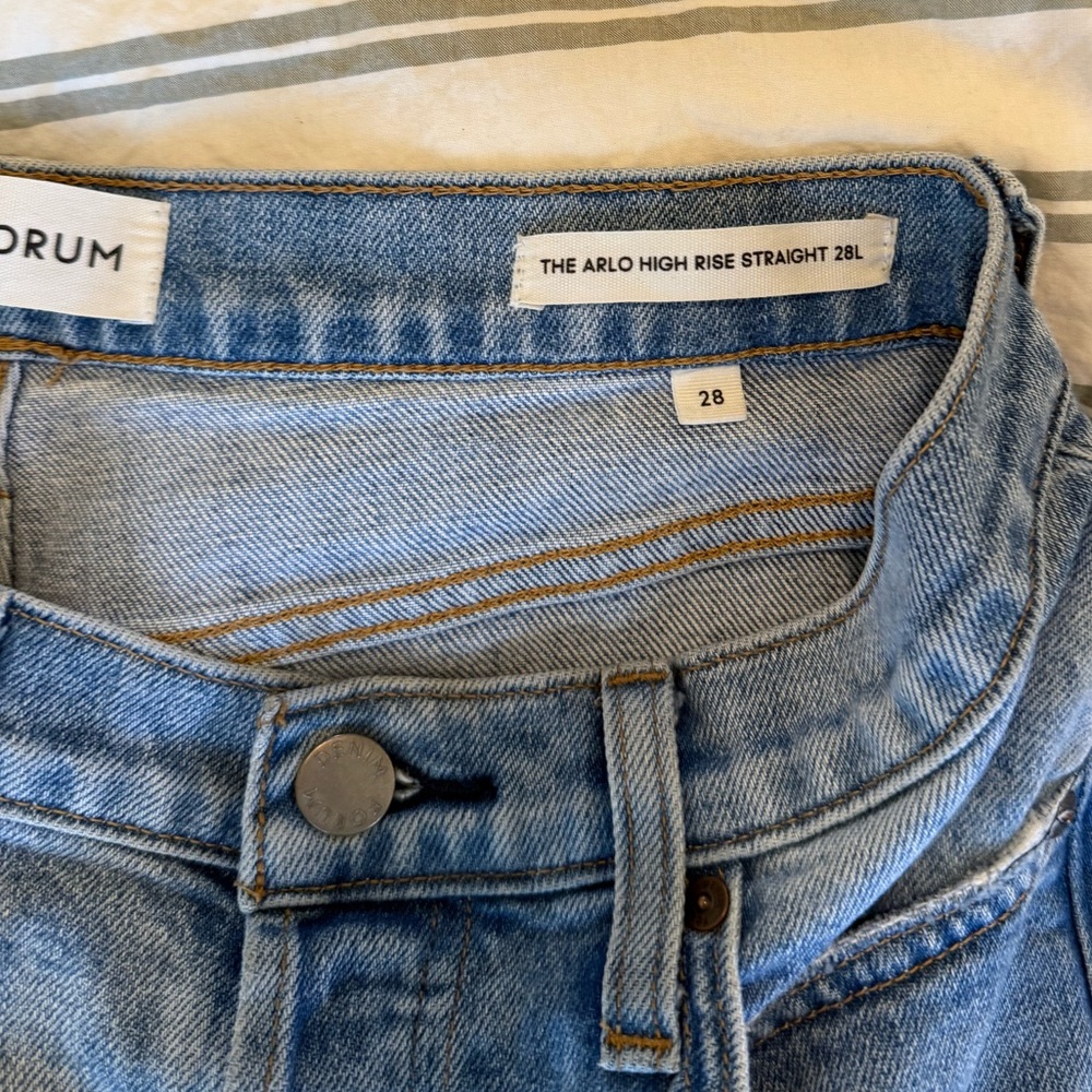 The Arlo High Rise Straight Jeans in Light Blue